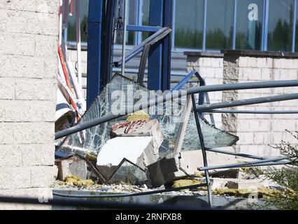 (160826) -- BRUXELLES, 26 agosto 2016 -- foto scattata il 26 agosto 2016 mostra la scena di un'esplosione in un centro sportivo nella città di Chimay, nel Belgio meridionale. Un'esplosione ha colpito un centro sportivo nella città belga meridionale di Chimay all'inizio di venerdì, uccidendo almeno una persona e ferendone altre quattro, hanno riferito i media locali. )(yk) BELGIUM-CHIMAY-SPORTS CENTRE-BLAST GongxBing PUBLICATIONxNOTxINxCHN 160826 Bruxelles agosto 26 2016 la foto scattata L'agosto 26 2016 mostra la scena di un'esplosione in un centro sportivo nella città di Chimay nel sud del Belgio per esplodere un centro sportivo nella città del sud del Belgio di CH Foto Stock