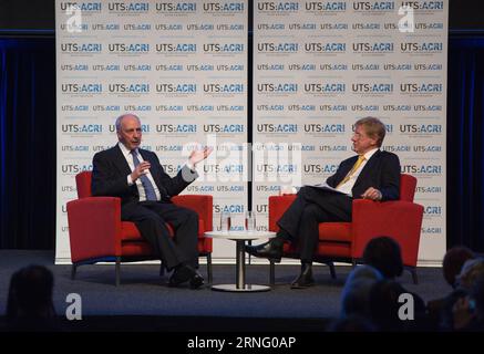 (160830) -- SYDNEY, Aug. 30, 2016 -- Former Australian Prime Minister Paul Keating (L) speaks during a conversation at the University of Technology Sydney (UTS), in Sydney, Australia, on Aug. 30, 2016. China will escape the middle income trap over time as it deals with the hangover of stimulus measures introduced to combat the global financial crisis, former Australian Prime Minister Paul Keating said. ) (syq) AUSTRALIA-SYDNEY-FORMER AUSTRALIAN PM-CHINA-MIDDLE INCOME TRAP ZhuxHongye PUBLICATIONxNOTxINxCHN   160830 Sydney Aug 30 2016 Former Australian Prime Ministers Paul Keating l Speaks durin Stock Photo