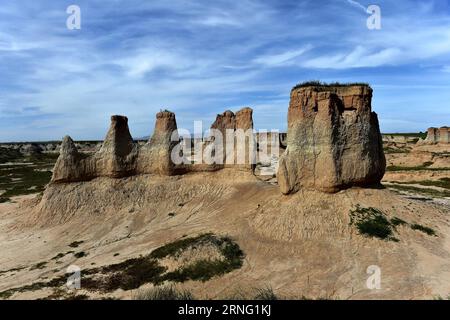 (160901) -- DATONG, 1 settembre 2016 -- foto scattata il 1 settembre 2016 mostra una vista della cosiddetta foresta del suolo nella città di Duzhuang della contea di Datong, nella provincia dello Shanxi della Cina settentrionale. La foresta del suolo si riferisce al paesaggio costituito da loess protrusive e sedimenti di graniglia dovuti al movimento crostale e all'erosione del vento e dell'acqua. ) (Yxb) CHINA-SHANXI-DATONG- SOIL FOREST (CN) ZhanxYan PUBLICATIONxNOTxINxCHN 160901 Datong Sept 1 2016 la foto scattata IL 1 settembre 2016 mostra a View of the AS called Soil Forest in Duzhuang Town of Datong County North China S Shanxi Province The Soil Forest si riferisce al paesaggio Foto Stock