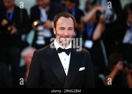 (160902) -- VENICE, Sept. 2, 2016 -- Director Tom Ford arrives for the premiere of the movie Nocturnal Animals in competition at the 73rd Venice Film Festival in Venice, Italy, on Sept. 2, 2016. ) ITALY-VENICE-FILM FESTIVAL-NOCTURNAL ANIMALS-PREMIERE JinxYu PUBLICATIONxNOTxINxCHN   160902 Venice Sept 2 2016 Director Tom Ford arrives for The Premiere of The Movie Nocturnal Animals in Competition AT The 73rd Venice Film Festival in Venice Italy ON Sept 2 2016 Italy Venice Film Festival Nocturnal Animals Premiere JinxYu PUBLICATIONxNOTxINxCHN Foto Stock