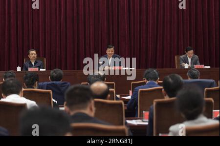 (160911) -- PECHINO, 10 settembre 2016 -- Liu Yunshan (C), membro del Comitato permanente dell'Ufficio politico del Comitato centrale del Partito Comunista Cinese (CPC), parla a un simposio sul sistema di studio a Changchun, capitale della provincia di Jilin della Cina nordorientale, dal 10 all'11 settembre 2016. Liu ha invitato i gruppi di studio centrali del comitato del partito a migliorare le loro capacità di leadership e a promuovere lo studio scientifico e standard. I gruppi di studio centrali, che sono composti da membri leader del Partito, hanno il compito di studiare teorie relative al marxismo, al socialismo con caratteristiche cinesi e al P Foto Stock