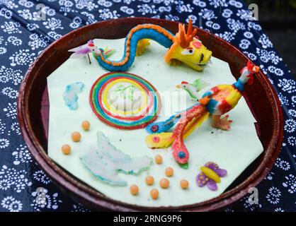 (160915) -- HANGZHOU, 15 settembre 2016 -- sculture di farina di riso sono esposte durante il Mid-Autumn Festival a Tangqi, antica città di Hangzhou, nella provincia dello Zhejiang della Cina orientale, 15 settembre 2016. È un'usanza popolare per la gente del posto salutare il Festival di metà autunno realizzando sculture di farina di riso). (zhs) CINA-HANGZHOU-METÀ AUTUNNO FESTIVAL-CUSTOM (CN) XuxYu PUBLICATIONxNOTxINxCHN 160915 Hangzhou 15 settembre 2016 le sculture di farina di riso sono esposte durante il Mid Autumn Festival a Tangqi, antica città di Hangzhou nella provincia dello Zhejiang della Cina orientale 15 settembre 2016 Foto Stock