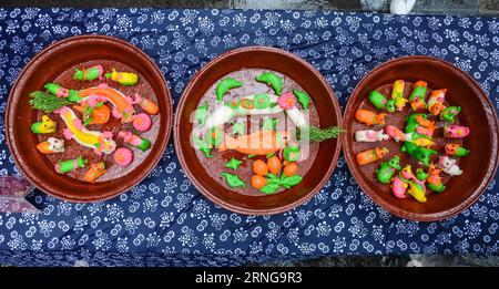 (160915) -- HANGZHOU, 15 settembre 2016 -- sculture di farina di riso sono esposte durante il Mid-Autumn Festival a Tangqi, antica città di Hangzhou, nella provincia dello Zhejiang della Cina orientale, 15 settembre 2016. È un'usanza popolare per la gente del posto salutare il Festival di metà autunno realizzando sculture di farina di riso). (zhs) CINA-HANGZHOU-METÀ AUTUNNO FESTIVAL-CUSTOM (CN) XuxYu PUBLICATIONxNOTxINxCHN 160915 Hangzhou 15 settembre 2016 le sculture di farina di riso sono esposte durante il Mid Autumn Festival a Tangqi, antica città di Hangzhou nella provincia dello Zhejiang della Cina orientale 15 settembre 2016 Foto Stock