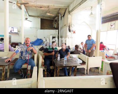 (160915) -- BAGHDAD, 15 settembre 2016 -- la foto scattata il 15 settembre mostra una vista del quartiere di al-Rasheed di Baghdad, l'area più antica della capitale irachena. ) (Syq) IRAQ-BAGHDAD-AL-RASHEED NEIGHBORHOOD-FEATURE KhalilxDawood PUBLICATIONxNOTxINxCHN 160915 Baghdad 15 settembre 2016 la foto scattata IL 15 settembre mostra a View of Baghdad'S al Rasheed Neighbourhood l'area più antica della capitale irachena syq Iraq Baghdad al Rasheed Neighbourhood Feature KhalilxDawood PUBLICATIONCHN Foto Stock