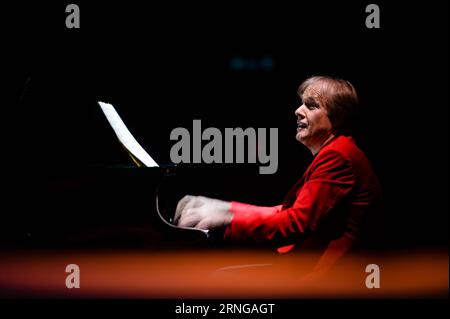 Bilder des Tages (160917) -- NANJING, Sept. 17, 2016 -- French pianist Richard Clayderman performs during a concert in Nanjing, capital of east China s Jiangsu Province, Sept. 16, 2016. ) (ry) CHINA-NANJING-RICHARD CLAYDERMAN-CONCERT (CN) LixXiang PUBLICATIONxNOTxINxCHN   Images the Day  Nanjing Sept 17 2016 French Pianist Richard Clayderman performs during a Concert in Nanjing Capital of East China S Jiangsu Province Sept 16 2016 Ry China Nanjing Richard Clayderman Concert CN LixXiang PUBLICATIONxNOTxINxCHN Stock Photo