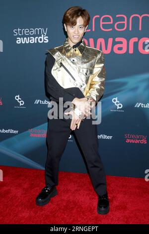 LOS ANGELES - agosto 27: Alan Chikin Chow agli Streamy Awards 2023 - arrivi al Century Plaza Hotel il 27 agosto 2023 a Century City, CA Foto Stock