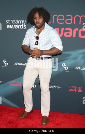 LOS ANGELES - agosto 27: Austin Creed ai 2023 Streamy Awards - arrivi al Century Plaza Hotel il 27 agosto 2023 a Century City, CA Foto Stock