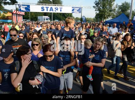 (160926) -- ZAGABRIA, 25 settembre 2016 -- le persone partecipano alla Terry Fox Run del 2016 a Zagabria, capitale della Croazia, 25 settembre 2016. Migliaia di persone hanno partecipato all'evento per raccogliere fondi per la lotta contro il cancro e per onorare l'eredità di Terry Fox e della sua Maratona della speranza. ) (lrz) CROATIA-ZAGREB-TERRY FOX RUN MisoxLisanin PUBLICATIONxNOTxINxCHN Zagreb settembre 25 2016 celebrità prendono parte alla Terry Fox Run 2016 a Zagabria capitale della Croazia settembre 25 2016 migliaia di celebrità hanno partecipato all'evento per raccogliere fondi per la lotta contro il cancro e per onorare l'eredità di Terry Fox Foto Stock