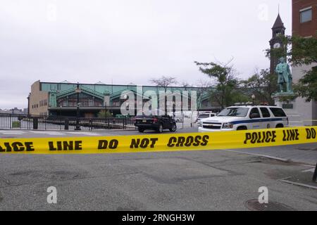 Bilder des Tages (160929) -- NEW JERSEY, Sept. 29, 2016 -- Photo taken on Sept. 29, 2016 shows the Hoboken station in New Jersey, the United States. At least one persons were killed and more than 100 people were injured when a tansit train crashed into Hoboken station, New Jersey on Thursday morning, with multiple passengers still trapped in the wreckage, said emergency responders and local media. ) (cyc) U.S.-NEW JERSEY-TRAIN CRASH LixChangxiang PUBLICATIONxNOTxINxCHN   Images the Day  New Jersey Sept 29 2016 Photo Taken ON Sept 29 2016 Shows The Hoboken Station in New Jersey The United State Stock Photo