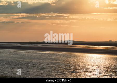 Tramonto su Cobequid Bay. Un'insenatura della Baia di Fundy e la parte più orientale del bacino di Minas, situata nella provincia canadese della nuova Scozia. Foto Stock