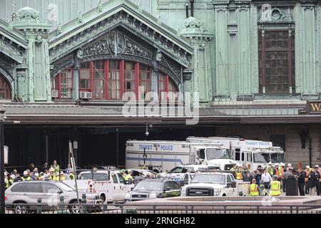 Bilder des Tages (160929) -- NEW JERSEY, Sept. 29, 2016 -- Rescuers gather near the Hoboken station in New Jersey, the United States, Sept. 29, 2016. One person was confirmed dead and some 100 people injured after a transit train crashed into Hoboken station, the U.S. state of New Jersey, during Thursday morning s rush-hour, authorities said. ) U.S.-NEW JERSEY-TRAIN CRASH WangxYing PUBLICATIONxNOTxINxCHN   Images the Day  New Jersey Sept 29 2016 Rescue gather Near The Hoboken Station in New Jersey The United States Sept 29 2016 One Person what confirmed Dead and Some 100 Celebrities Injured Af Stock Photo