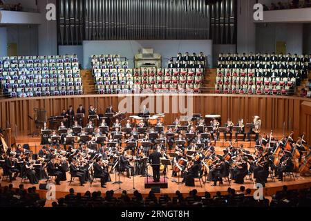-- BEIJING, Oct. 12, 2016 -- The concert The Long March to commemorate the 80th anniversary of the end of the Red Army s Long March premieres at the National Centre for Performing Arts in Beijing, capital of China, Oct. 12, 2016. ) (wx) CHINA-BEIJING-CONCERT-LONG MARCH-ANNIVERSARY (CN) LuoxXiaoguang PUBLICATIONxNOTxINxCHN   Beijing OCT 12 2016 The Concert The Long March to commemorate The 80th Anniversary of The End of The Red Army S Long March Premieres AT The National Centre for Performing Arts in Beijing Capital of China OCT 12 2016 wx China Beijing Concert Long March Anniversary CN LuoxXia Foto Stock
