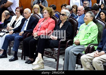 (161014) -- CAIRO, 14 ottobre 2016 -- Leia Maria Boutros-Ghali (2° fronte R), moglie dell'ex Segretario generale delle Nazioni Unite Boutros Boutros-Ghali, partecipa alla cerimonia di apertura del Museo Boutros-Ghali al Cairo, Egitto, il 14 ottobre 2016. ) EGYPT-CAIRO-BOUTROS-GHALI-MUSEUM ZhaoxDingzhe PUBLICATIONxNOTxINxCHN 161014 Cairo OCT 14 2016 Leia Mary Boutros Ghali 2° fronte moglie dell'ex Segretario generale delle Nazioni Unite Boutros Boutros Ghali partecipa alla cerimonia di apertura del Museo Boutros Ghali al Cairo Egitto 14 ottobre 2016 Egitto Cairo Boutros Ghali Museum ZhaoxDingzhe PUBLINTIONTXINTIONCHN Foto Stock