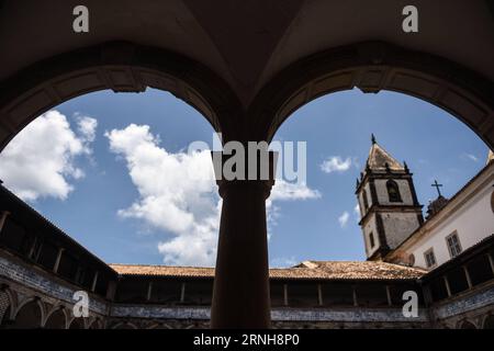 La foto scattata il 31 ottobre mostra la chiesa di Sao Francisco nella città vecchia di Salvador, a Salvador, Brasile. Salvador, la capitale dello stato brasiliano nord-orientale di Bahia, è la prima capitale coloniale del Brasile e una delle più antiche delle Americhe. (zf) BRASILE-SALVADOR-TURISMO ShenxHong PUBLICATIONxNOTxINxCHN foto scattata NELL'ottobre 31 mostra la chiesa di Sao Francisco nella città vecchia di Salvador in Brasile Salvador la capitale dello Stato brasiliano nord-orientale di Bahia È la prima capitale coloniale del Brasile e una delle più antiche delle Americhe ZF Brasile Salvador Tourism ShenxHong PU Foto Stock