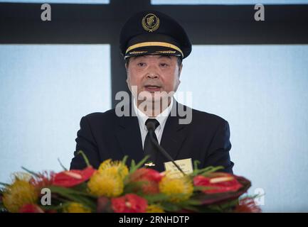 (161112) -- SYDNEY , 12 novembre 2016 -- Liu Yong, Managing Director of Air China S Southwest Branch, parla alla celebrazione del servizio inaugurale di Air China Chengdu-Sydney a Sydney, Australia, 12 novembre 2016. Un aereo Airbus 330-200 di Air China ha toccato l'aeroporto di Sydney sabato, segnando la prima rotta diretta da Chengdu, capitale della provincia del Sichuan della Cina sud-occidentale, e l'inizio di un servizio attivo tre volte a settimana. )(gl) AUSTRALIA-SYDNEY-CHENGDU-AIR CHINA-DIRECT FLIGHT ZhuxHongye PUBLICATIONxNOTxINxCHN Sydney 12 novembre 2016 Liu Yong Managing Director of Air China S Southwest BR Foto Stock