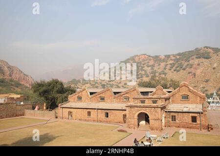 (161203) -- KHEWRA (PAKISTAN), 1 dicembre 2016 -- foto scattata il 1 dicembre 2016 mostra la visione generale delle miniere di sale di Khewra nel distretto di Jhelum, Pakistan. ) (yy) PAKISTAN-KHEWRA-SALT MINE liuxtian PUBLICATIONxNOTxINxCHN Pakistan DEC 1 2016 foto scattata IL DEC 1 2016 mostra la visione generale delle miniere di sale del distretto di Jhelum Pakistan yy Pakistan Salt Mine LiuxTian PUBLICATIONxNOTxINxCHN Foto Stock