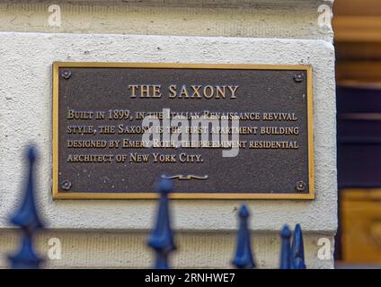 Upper West Side: Saxony è un edificio di appartamenti di riferimento al 250 West 82nd Street progettato da Emery Roth e costruito nel 1900. Foto Stock