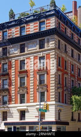 Upper West Side: Saxony è un edificio di appartamenti di riferimento al 250 West 82nd Street progettato da Emery Roth e costruito nel 1900. Foto Stock