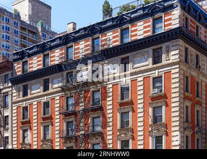 Upper West Side: Saxony è un edificio di appartamenti di riferimento al 250 West 82nd Street progettato da Emery Roth e costruito nel 1900. Foto Stock