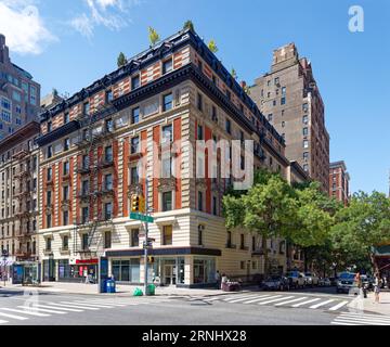 Upper West Side: Saxony è un edificio di appartamenti di riferimento al 250 West 82nd Street progettato da Emery Roth e costruito nel 1900. Foto Stock