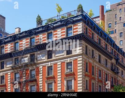 Upper West Side: Saxony è un edificio di appartamenti di riferimento al 250 West 82nd Street progettato da Emery Roth e costruito nel 1900. Foto Stock