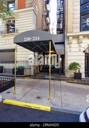 Upper West Side: Saxony è un edificio di appartamenti di riferimento al 250 West 82nd Street progettato da Emery Roth e costruito nel 1900. Foto Stock