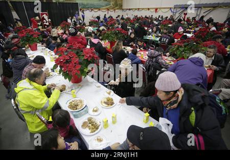Residents enjoy their meal during the Labour Community Christmas Dinner in Vancouver, Canada, Dec. 24, 2016. Labour union members and volunteers served about 3,000 sets of meal to local low-income families and homeless people during the 22nd annual Labour Community Christmas Dinner. ) (zxj) CANADA-VANCOUVER-LABOUR-CHRISTMAS DINNER LiangxSen PUBLICATIONxNOTxINxCHN   Residents Enjoy their Meal during The Labour Community Christmas Dinner in Vancouver Canada DEC 24 2016 Labour Union Members and Volunteers served About 3 000 Sets of Meal to Local Low Income families and Home Celebrities during The Stock Photo