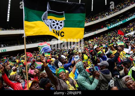 Bilder des Tages Südafrika: ANC feiert a Soweto 105. Gründungstag (170108) -- JOHANNESBURG, 8 gennaio 2017 -- i membri dell'African National Congress (ANC) si riuniscono per celebrare il 105° anniversario dell'istituzione dell'ANC allo Stadio di Orlando, Soweto, a sud-ovest di Johannesburg, in Sudafrica, l'8 gennaio, 2017. il partito di governo del Sud Africa l'ANC ha celebrato qui il suo 105° compleanno la domenica. ) (lrz) SUDAFRICA-JOHANNESBURG-ANC-105° ANNIVERSARIO ZhaixJianlan PUBLICATIONxNOTxINxCHN immagini la giornata del Sudafrica ANC festeggia a Soweto 105 compleanno Johannesburg 8 gennaio 2017 membri dell'Afri Foto Stock
