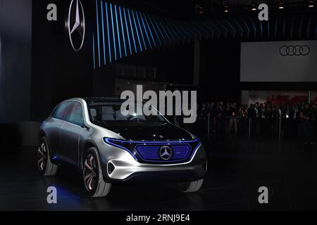 (170110) -- DETROIT, 9 gennaio 2017 -- il concept SUV elettrico Mercedes-Benz EQ è visto durante il North American International Auto Show (NAIAS) 2017 a Detroit, negli Stati Uniti, 9 gennaio 2017. ) (lrz) U.S.-DETROIT-AUTO SHOW-NAIAS YinxBogu PUBLICATIONxNOTxINxCHN Detroit Jan 9 2017 il SUV Mercedes Benz Electric Concept EQ IS Lakes durante il North American International Car Show NAIAS 2017 a Detroit negli Stati Uniti Jan 9 2017 lrz U S Detroit Car Show NAIAS YinxBogu PUBLICATIONxNOTxINxCHN Foto Stock