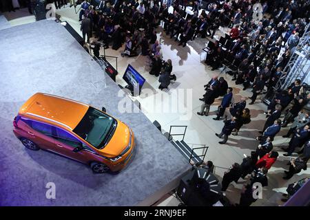 (170110) -- DETROIT, 9 gennaio 2017 -- la Chevrolet Bolt è stata annunciata come l'auto dell'anno durante il North American International Auto Show (NAIAS) 2017 a Detroit, negli Stati Uniti, 9 gennaio 2017. ) (lrz) U.S.-DETROIT-AUTO SHOW-NAIAS YinxBogu PUBLICATIONxNOTxINxCHN Detroit 9 gennaio 2017 la Chevrolet Bolt È annunciata come la vettura dell'anno durante il North American International Car Show NAIAS 2017 a Detroit negli Stati Uniti 9 gennaio 2017 lrz U S Detroit Car Show NAIAS YinxBogu PUBLICATIONxTxINxCHN Foto Stock