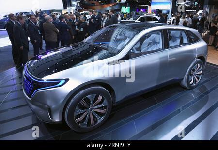 (170110) -- DETROIT, 9 gennaio 2017 -- il concept SUV elettrico Mercedes-Benz EQ è visto durante il North American International Auto Show (NAIAS) 2017 a Detroit, negli Stati Uniti, 9 gennaio 2017. ) (lrz) U.S.-DETROIT-AUTO SHOW-NAIAS YinxBogu PUBLICATIONxNOTxINxCHN Detroit Jan 9 2017 il SUV Mercedes Benz Electric Concept EQ IS Lakes durante il North American International Car Show NAIAS 2017 a Detroit negli Stati Uniti Jan 9 2017 lrz U S Detroit Car Show NAIAS YinxBogu PUBLICATIONxNOTxINxCHN Foto Stock