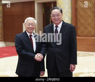 (170114) -- PECHINO, 13 gennaio 2017 -- Yu Zhengsheng (R), presidente del Comitato Nazionale della Conferenza consultiva politica del popolo cinese, incontra il segretario generale del Comitato centrale del Partito Comunista del Vietnam Nguyen Phu Trong a Pechino, capitale della Cina, 13 gennaio 2017. )(mcg) CHINA-BEIJING-YU ZHENGSHENG-VIETNAM-NGUYEN PHU TRONG-MEETING (CN) PangxXinglei PUBLICATIONxNOTxINxCHN Pechino 13 gennaio 2017 Yu Zheng Sheng r Presidente della Conferenza politica consultiva del Comitato Nazionale delle celebrità cinesi incontra il Segretario generale del Partito Comunista di Vietn Foto Stock