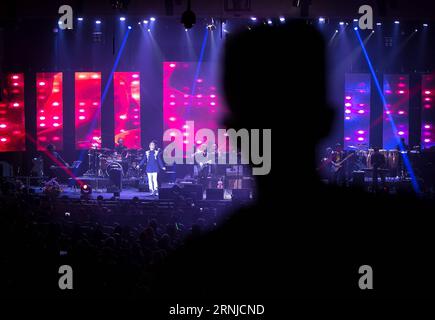 I musicisti iraniani si esibiscono in un concerto pop durante il 32° Fadjr International Music Festival a Teheran, capitale dell'Iran, 15 gennaio 2017. )(zhf) IRAN-TEHERAN-INTERNATIONAL MUSIC FESTIVAL AhmadxHalabisaz PUBLICATIONxNOTxINxCHN i musicisti iraniani si esibiscono AD un concerto pop durante il 32° Fadjr International Music Festival a TEHERAN capitale dell'Iran 15 gennaio 2017 zhf Iran TEHERAN International Music Festival AhmadxHalabisaz PUBLICATIONxNOTxINxCHN Foto Stock