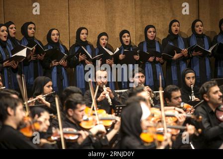 Musicisti iraniani-curdi si esibiscono in un concerto durante il 32° Fadjr International Music Festival a Teheran, capitale dell'Iran, 16 gennaio 2017. ) (yk) IRAN-TEHERAN-FADJR MUSIC FESTIVAL AhmadxHalabisaz PUBLICATIONxNOTxINxCHN i musicisti curdi iraniani si esibiscono A un concerto durante il 32° Fadjr International Music Festival a TEHERAN capitale dell'Iran 16 gennaio 2017 YK Iran TEHERAN Fadjr Music Festival AhmadxHalabisaz PUBLICATIONxNOTxINxCHN Foto Stock