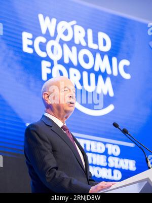 Themen der Woche (170117) - DAVOS, 17 gennaio 2017 - Klaus Schwab, fondatore e presidente esecutivo del World Economic Forum (WEF), affronta la sessione di apertura della riunione annuale del WEF a Davos, in Svizzera, 17 gennaio 2017. La 47a riunione annuale del WEF è iniziata a Davos il 17 gennaio e durerà fino al 20 gennaio. )(zhf) SVIZZERA-DAVOS-WEF-SESSIONE DI APERTURA XuxJinquan PUBLICATIONxNOTxINxCHN Foto Stock