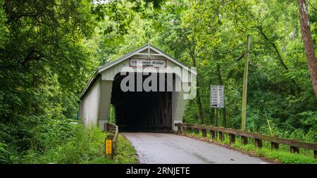 Ponte # 35-68-12 il Christman Covered Bridge è uno storico ponte coperto che porta Eaton-New Hope Road oltre Seven Mile Creek nelle città di Washington Foto Stock