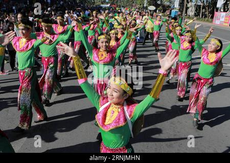 (170205) -- PASAY CITY (FILIPPINE), 5 febbraio 2017 -- i ballerini si esibiscono durante il Pasinaya 2017 al Cultural Center of the Philippines a Pasay City, Filippine, 5 febbraio 2017. L'annuale Pasinaya è considerato il più grande festival multiartistico del paese, che offre più di 300 spettacoli di musica, teatro, danza, arti visive, film, e letteratura. )(yy) FILIPPINE-PASAY CITY-PASINAYA FESTIVAL RouellexUmali PUBLICATIONxNOTxINxCHN Pasay City Filippine 5 febbraio 2017 i ballerini si esibiscono durante il Pasinaya 2017 PRESSO il Centro culturale delle Filippine a Pasay City Filippine 5 febbraio Foto Stock