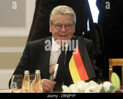 Bilder des Tages 170210 -- RIGA, 10 febbraio 2017 -- il presidente tedesco Joachim Gauck partecipa a un incontro con i capi di Lettonia, Lituania ed Estonia a riga, Lettonia, 9 febbraio 2017. Giovedì il Presidente tedesco Joachim Gauck ha ammesso che l'Unione europea si trova ad affrontare problemi di unità e ha chiesto un'Unione europea forte e unita. wtc LETTONIA-RIGA-GERMANIA-LITUANIA-ESTONIA-RIUNIONE Janis PUBLICATIONxNOTxINxCHN Foto Stock