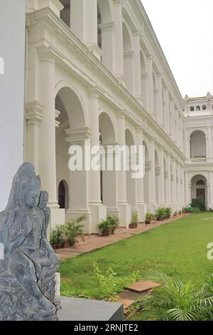 Calcutta, Bengala Occidentale, India - 29 agosto 2023: Splendida architettura coloniale del famoso Museo Indiano, è il più antico e grande museo dell'india Foto Stock