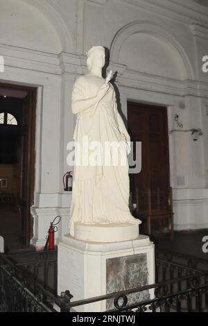 Calcutta, Bengala Occidentale, India - 29 agosto 2023: Bella statua in marmo della Regina Vittoria al Museo Indiano di Calcutta Foto Stock