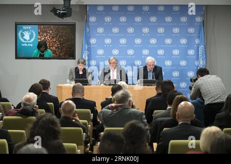 (170222) -- NAZIONI UNITE, 22 febbraio 2017 -- Segretario generale delle Nazioni Unite Antonio Guterres (C, REAR), Helen Clark (L, REAR), amministratore del programma di sviluppo delle Nazioni Unite, e Stephen o Brien (R, REAR), sottosegretario generale delle Nazioni Unite per gli affari umanitari e coordinatore degli aiuti di emergenza, partecipano a una conferenza stampa sulla crisi umanitaria in Sud Sudan, Somalia, Yemen e Nigeria nord-orientale, presso la sede delle Nazioni Unite a New York, il 22 febbraio 2017. Oltre 20 milioni di persone in Sudan del Sud, Somalia, Yemen e Nigeria nordorientale stanno affrontando livelli devastanti di insicurezza alimentare, un Secreta Foto Stock