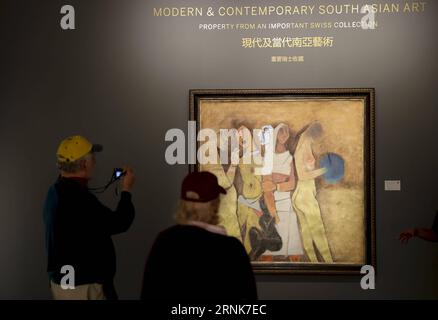 (170310) -- New York, 10 marzo 2017 -- Visitors Look at Untitled (Four Women) di Maqbool fida Husain durante la mostra Sotheby S Asia Week a New York, negli Stati Uniti, il 10 marzo 2017. Con oltre 1.200 opere d'arte asiatiche, Sotheby S ha recentemente presentato le sue aste e mostre di New York per la settimana asiatica e terrà diverse aste a marzo. ) US-NEW YORK-SOTHEBY S-ASIA WEEK-ASTE E MOSTRE WangxYing PUBLICATIONxNOTxINxCHN New York 10 marzo 2017 i visitatori guardano A Untitled Four Women di Maqbool fida Husain durante Sotheby S Asia Week Exhibition a New York Stati Uniti SU ma Foto Stock