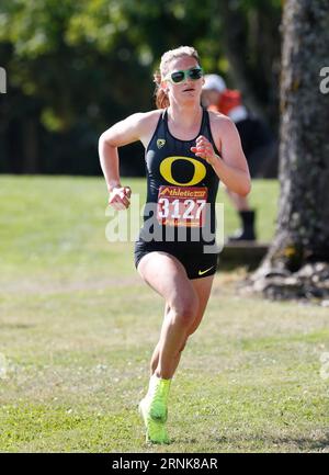 1 settembre 2023: La Senior Katie Clute (3127) dell'Università dell'Oregon vince l'evento Women's 4K al Linfield Harrier Classic NCAA Cross Country Meet al Joe Dancer Park, McMinneville, OREGON. Larry C. Lawson/CSM (immagine di credito: © Larry C. Lawson/Cal Sport Media) credito: Cal Sport Media/Alamy Live News Foto Stock