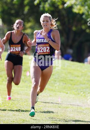 1 settembre 2023: La Senior Tiahna Woodger dell'Università di Portland (3202) gareggia nell'evento Women's 4K al Linfield Harrier Classic NCAA Cross Country Meet al Joe Dancer Park, McMinneville, OREGON. Larry C. Lawson/CSM Credit: Cal Sport Media/Alamy Live News Foto Stock