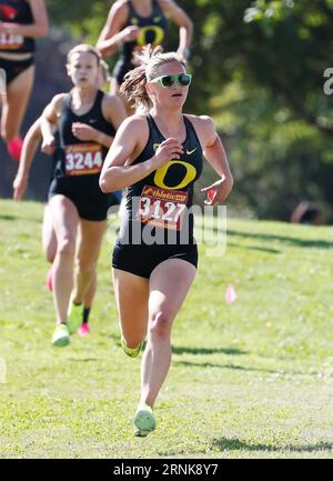 1 settembre 2023: La Senior Katie Clute (3127) dell'Università dell'Oregon vince l'evento Women's 4K al Linfield Harrier Classic NCAA Cross Country Meet al Joe Dancer Park, McMinneville, OREGON. Larry C. Lawson/CSM Credit: Cal Sport Media/Alamy Live News Foto Stock