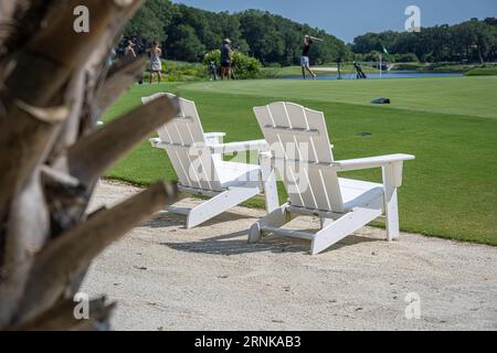 Gli amanti del golf potranno trascorrere una splendida giornata estiva sul Little Sandy Short Course presso l'Omni Amelia Island Resort sull'isola di Amelia, nella Florida nord-orientale. (USA) Foto Stock