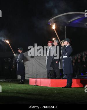 (170318) -- BERLINO, 18 marzo 2017 -- il presidente tedesco uscente Joachim Gauck (terza R) partecipa alla cerimonia del Grand Tattoo per lui nella residenza presidenziale del Palazzo Bellevue a Berlino, capitale della Germania, il 17 marzo 2017. Joachim Gauck lascia l'incarico dopo un mandato di cinque anni e gli succederà l'ex ministro degli Esteri Frank-Walter Steinmeier. (gj) GERMANIA-BERLINO-PRESIDENTE-GRANDE CERIMONIA DEL TATUAGGIO ShanxYuqi PUBLICATIONxNOTxINxCHN Berlino 18 marzo 2017 il presidente tedesco uscente Joachim Gauck 3rd r partecipa alla cerimonia del Grand Tattoo per LUI PRESSO la residenza presidenziale di Bellevue Pala Foto Stock