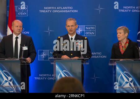 (170323) -- BUDAPEST, 23 marzo 2017 -- (da L a R) il ministro della difesa ungherese Istvan Simicsko, il comandante supremo alleato della trasformazione generale Denis Mercier e il vice segretario generale della NATO Rose Gottemoeller partecipano a una conferenza stampa tenutasi il secondo giorno del seminario sulla trasformazione della NATO 2017 a Budapest, in Ungheria, il 23 marzo 2017. La NATO è impegnata ad adattarsi alle nuove minacce che sta affrontando in un ambiente di sicurezza sempre mutevole e complesso, i funzionari della NATO hanno detto giovedì. ) (zw) UNGHERIA-BUDAPEST-NATO-SEMINARIO DI TRASFORMAZIONE-CONFERENZA STAMPA AttilaxVolgyi PUBLICATIONxNOTxINxCHN Foto Stock