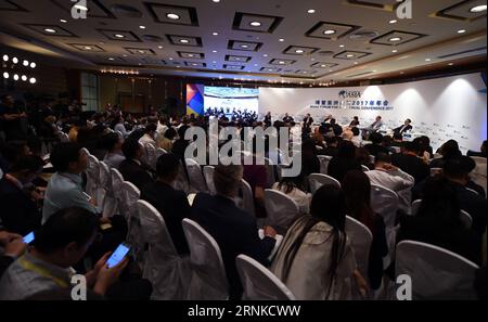 (170324) -- BOAO, 24 marzo 2017 -- i delegati partecipano alla sessione del DNA degli innovatori alla Conferenza annuale del Forum di Boao per l'Asia 2017 a Boao, nella provincia di Hainan nella Cina meridionale, 23 marzo 2017. ) (Ry) CHINA-BOAO FORUM FOR ASIA-ANNUAL CONFERENCE (CN) YangxGuanyu PUBLICATIONxNOTxINxCHN Boao 24 marzo 2017 delegati partecipano alla sessione del DNA degli innovatori alla conferenza annuale del Forum di Boao per l'Asia 2017 a Boao nella provincia di Hainan nella Cina meridionale 23 marzo 2017 Ry China Boao Forum for Asia Annual Conference CN YangxGuanyu PUBLICATIONxNOTxINxCHN Foto Stock