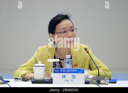 (170324) -- BOAO, 24 marzo 2017 -- Lin Yi, vicepresidente dell'Associazione Popolare Cinese per l'amicizia con i paesi stranieri, affronta la sessione del dialogo ASEAN-Cina Governors/Mayors durante la Conferenza annuale del Forum di Boao per l'Asia 2017 a Boao, nella provincia di Hainan nel sud della Cina, 24 marzo 2017. ) (Ry) CHINA-BOAO FORUM FOR ASIA-ANNUAL CONFERENCE (CN) YangxGuanyu PUBLICATIONxNOTxINxCHN Boao 24 marzo 2017 Lin Yi Vice Presidente dell'Associazione delle celebrità cinesi per l'amicizia con i paesi stranieri affronta la sessione del dialogo ASEAN China Governors Mayors durante il Boao F Foto Stock